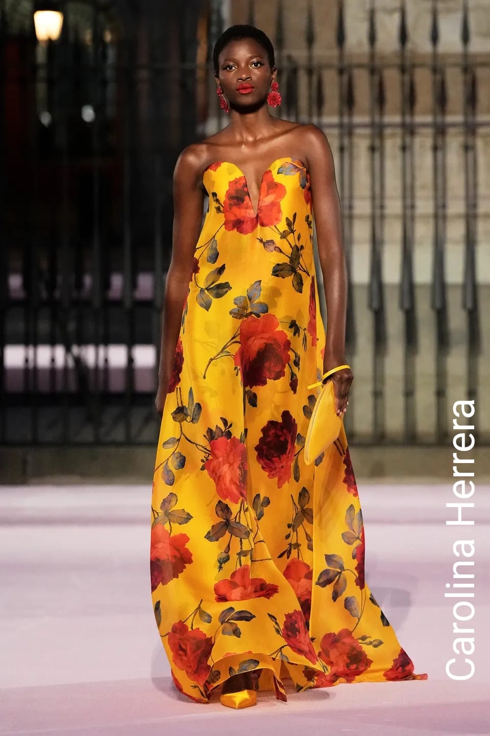 Carolina Herrera Ruusut keltainen