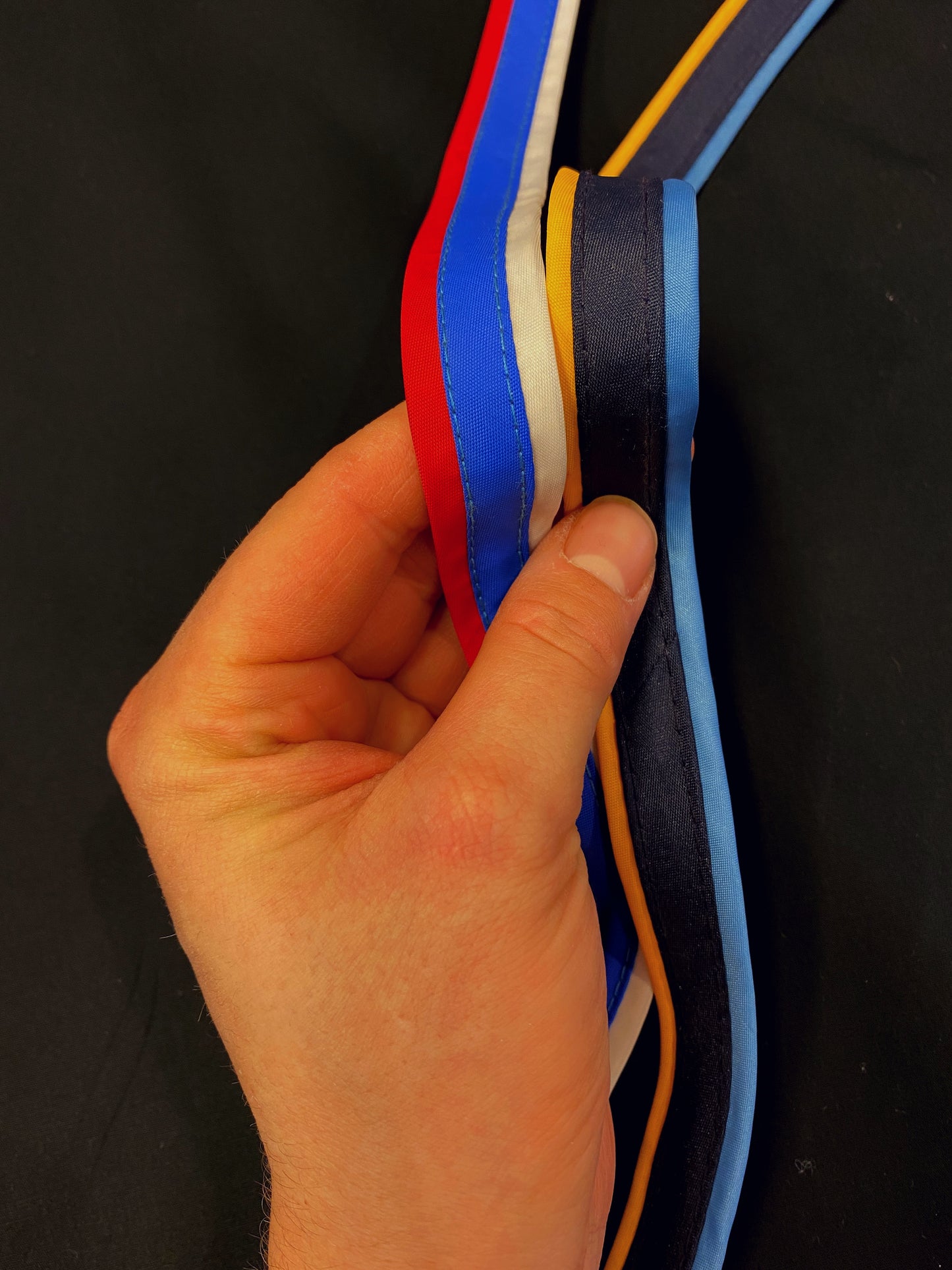 Sporttinauha, 2 väriä, leveys 2 cm